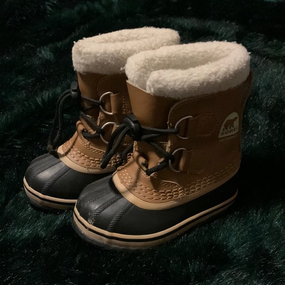 Sorel Children’s Yoot PAC TP Boot (needs new lace on right boot) - Picture 1 of 13
